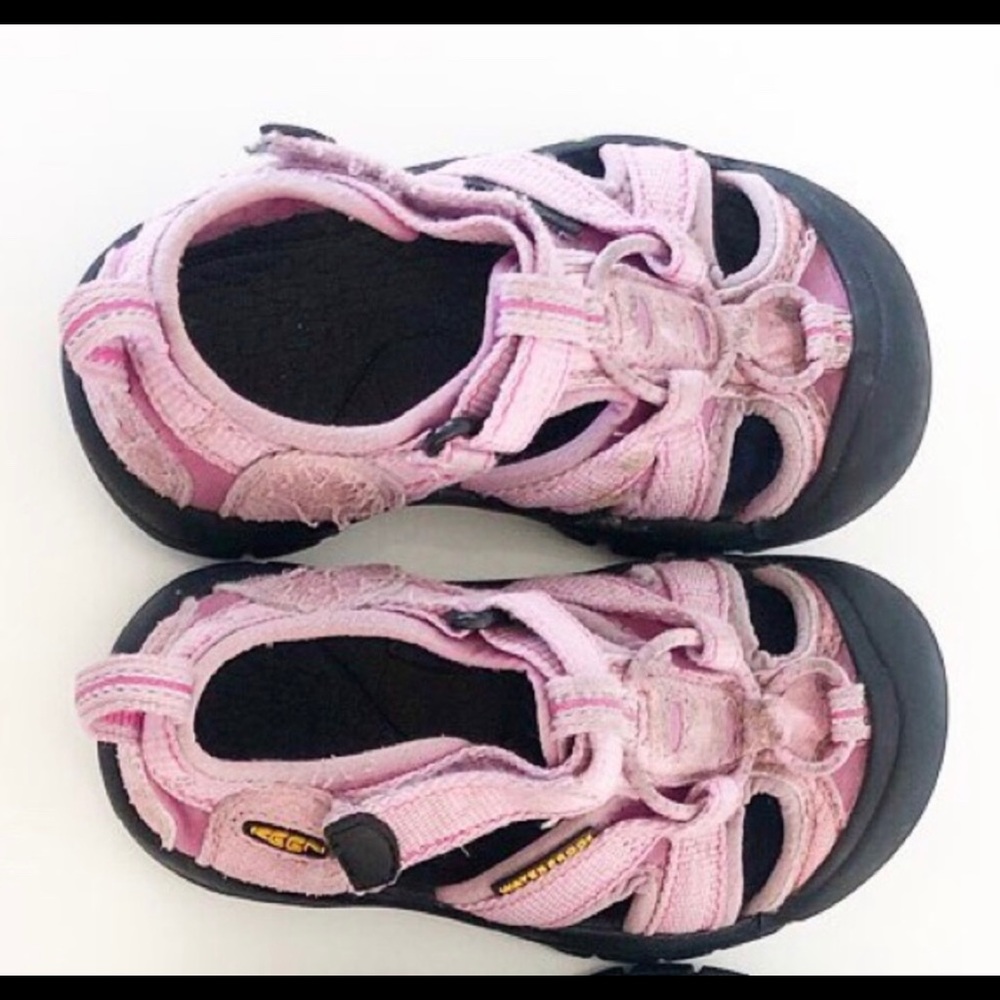 Keen girls sandals size 9.5 in used condition